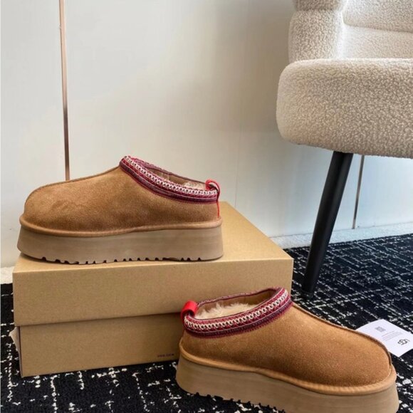 Ugg Tazz platform slippers in Chestnut - Picture 3 of 9
